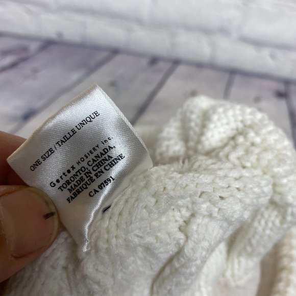 Edmonton Oilers Beanie Women Winter Hat Cap Toque White Cable Knit NHL Hockey - Picture 7 of 9